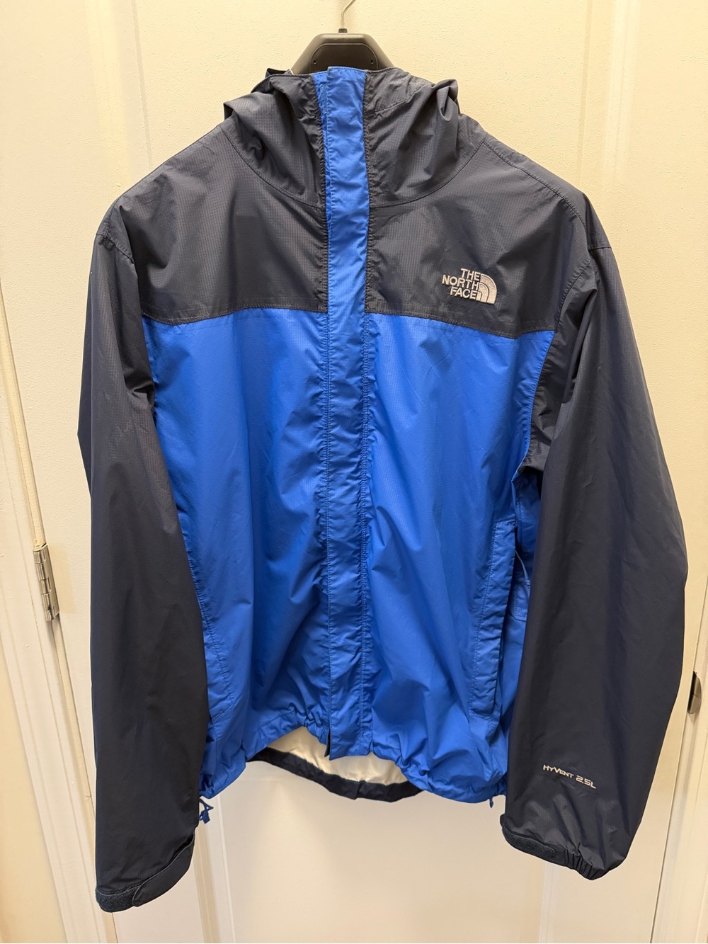 North Face Men’s HyVent 2.5L Lightweight Rain Jacket